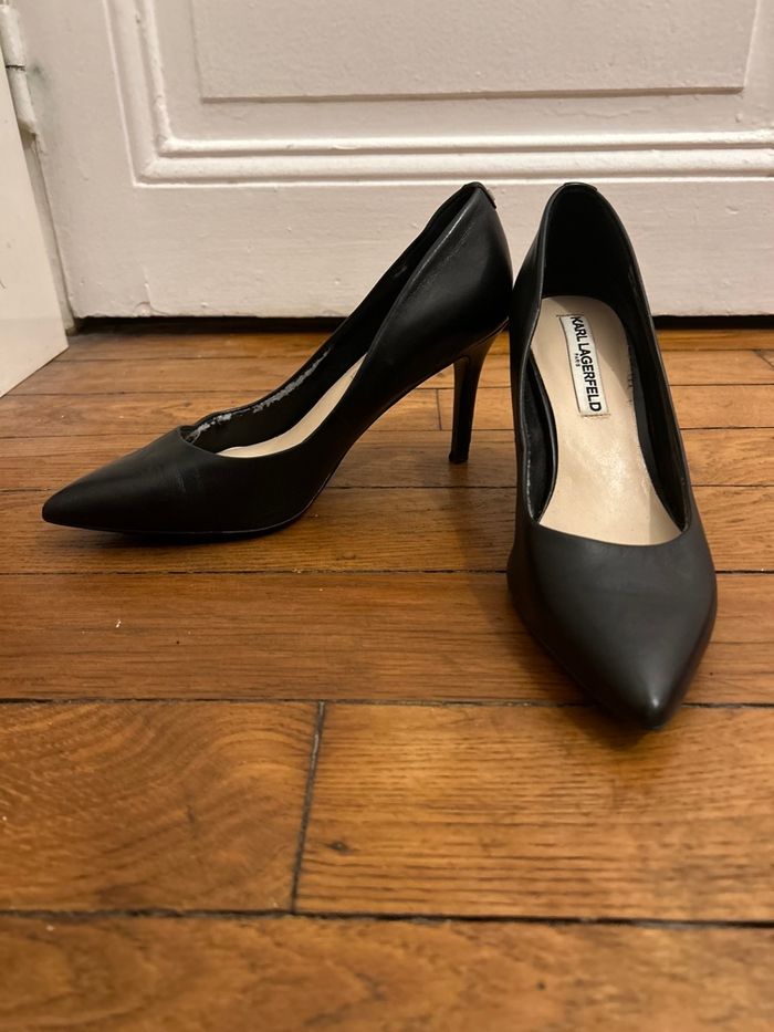 Sublimes escarpins noires Karl Lagerfeld taille 37.