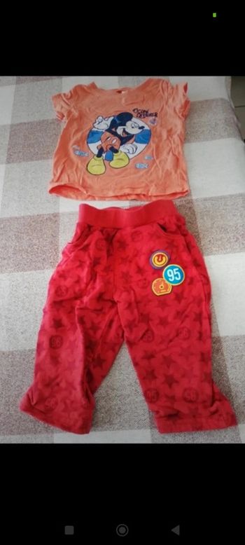 Ensemble tee shirt manches courtes et pantalon rouge Disney Mickey 9 mois neuf 5€
