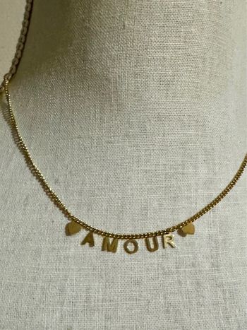 Collier réglable acier inoxydable or lettre amour et cœurs