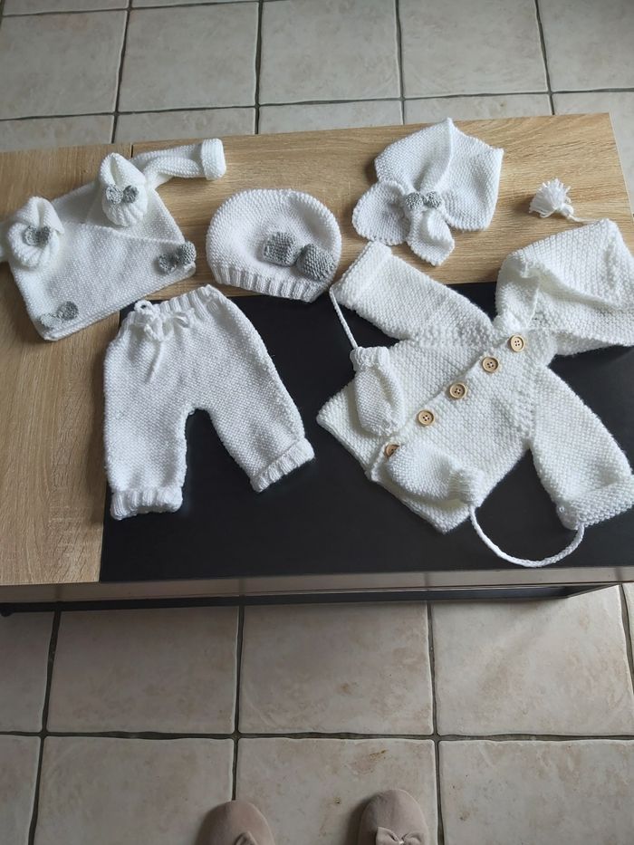 Layette bébé tricotée main - photo numéro 3