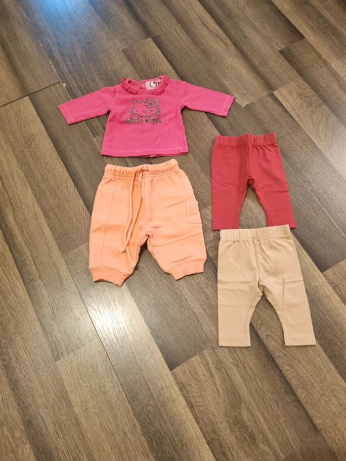 Lot de 14 bodies, 1 pantalon de jogging, 1 t-shirt, 2 leggings. Fille. Taille 3 mois. TBE - photo numéro 2