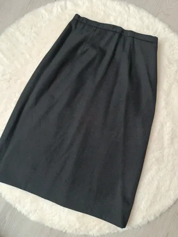 Jupe noire droite classique – Taille 36 (S)