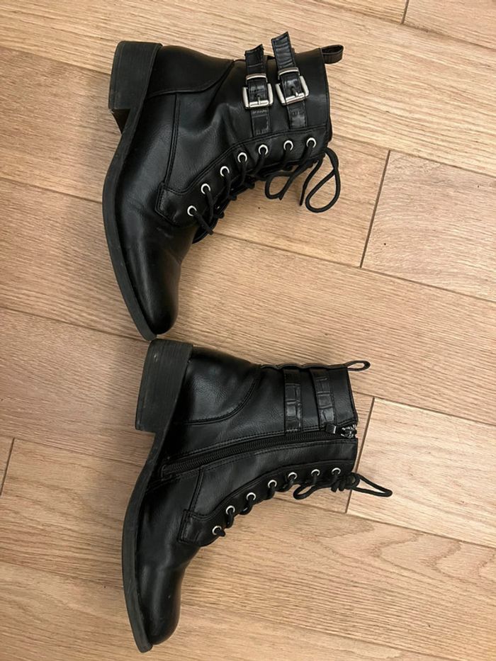 Vends paires de bottines noires a ficeler et zipper philov de chaussea taille 39 bon etat - photo numéro 2