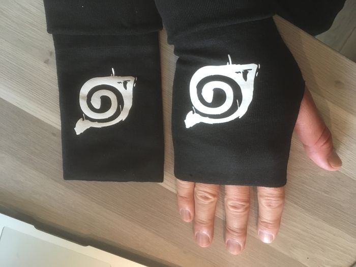 Paire de mitaines Naruto symbole de Konoha - photo numéro 3