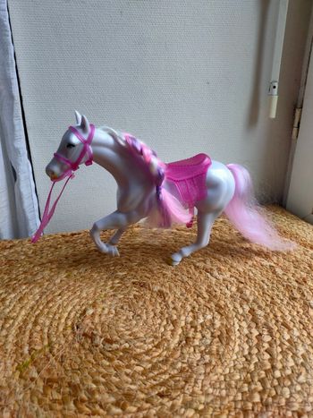 Cheval Barbie avec monture