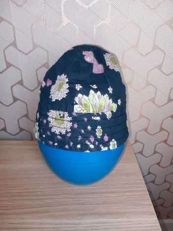 Chapeau à fleurs bleu marine
