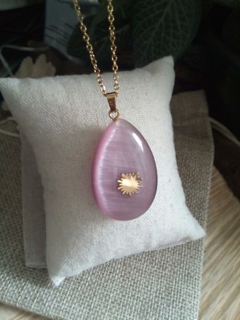 Collier pendentif pierre oeil de chat violette