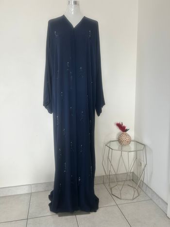 Abaya Dubai bleue avec châle assorti – neuve ✨ 