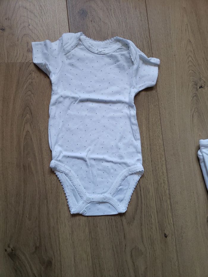 Lot de 3 bodies manches courtes  Kiabi 12 mois - photo numéro 8
