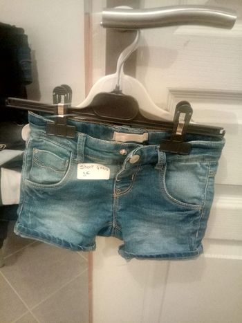 Short fille 4ans 3€ bonne état