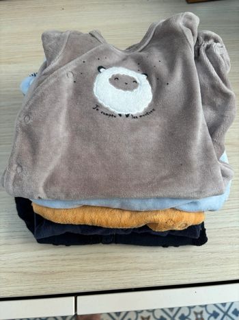 Lot de 5 pyjamas velours taille 1 mois