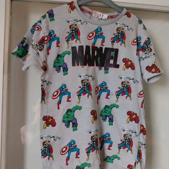 T-shirt Marvel taille 6/7 ans