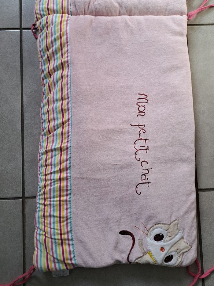 Tour de lit mon petit chat très bon état - photo numéro 4