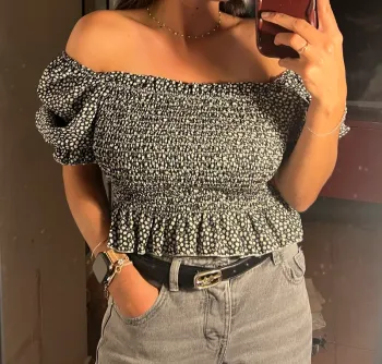 Petit top fleuris - très bon état - sans marque - taille XS