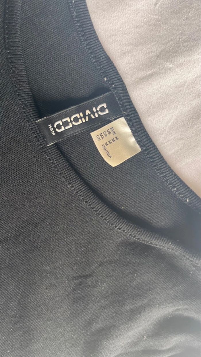 Top court avec un noeud en bas - photo numéro 2