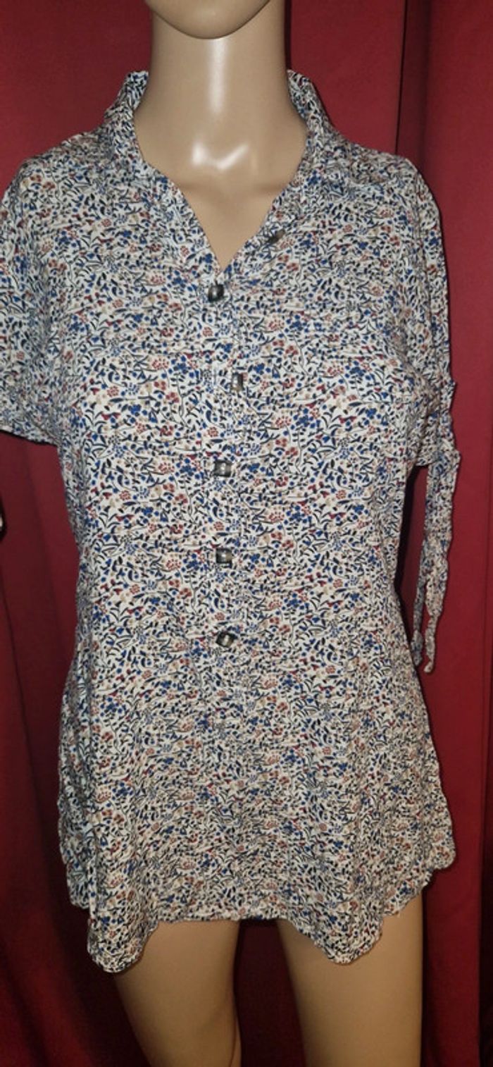Jolie blouse/chemise taille 38 motif fleuri