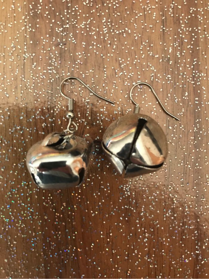 Boucles d’oreilles grelots argentés