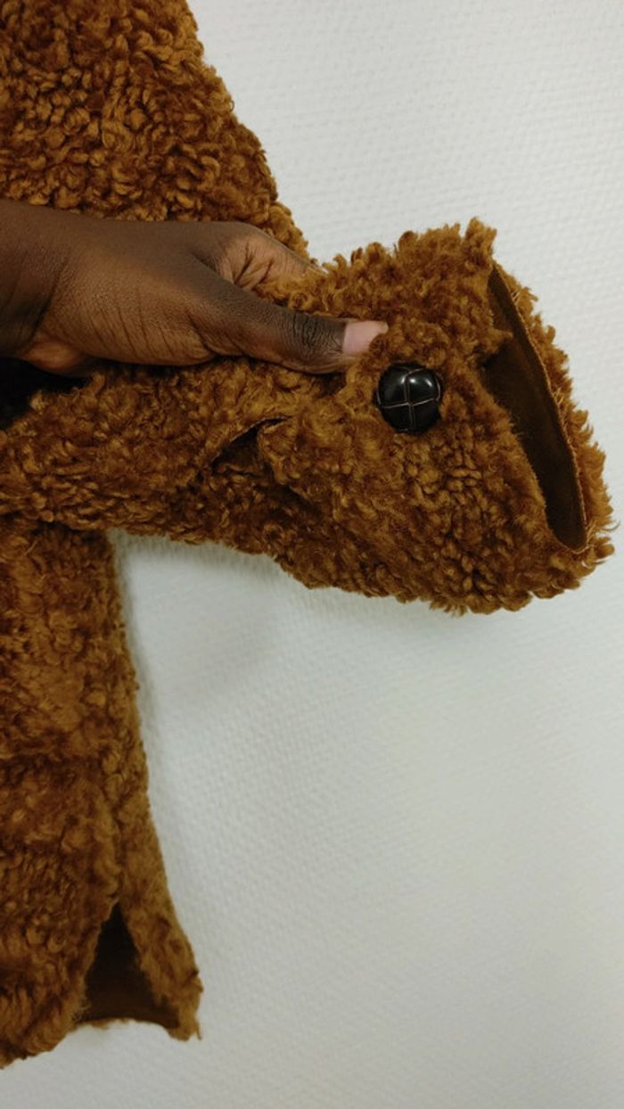 Manteau veste tendance faux shearling teddy bouclé marron brun découpe originale fente - photo numéro 4