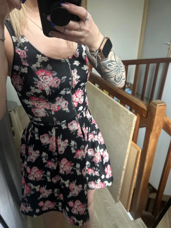 Robe patineuse fleurie - photo numéro 3