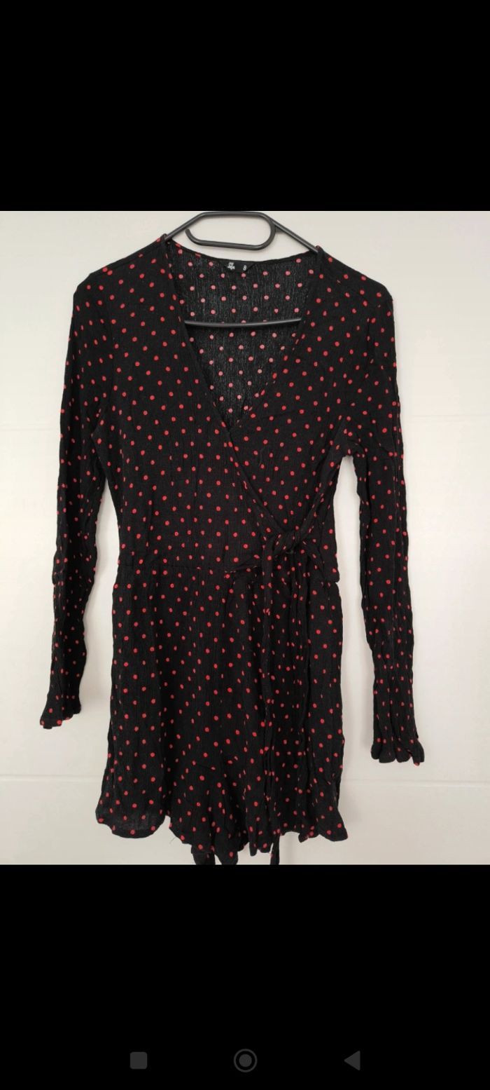 Robe noir a pois rouge