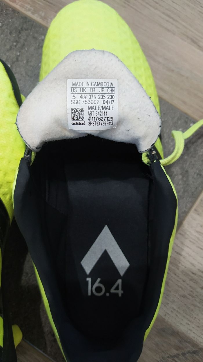 Crampons Adidas pointure 37. 1/3 - photo numéro 3