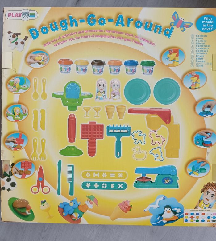 Ensemble carousel pâte à modeler+ accessoires en Tbe - photo numéro 2