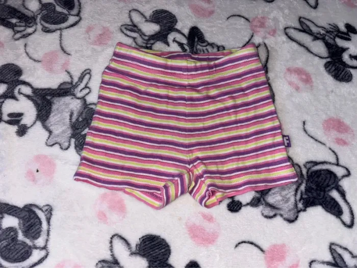 Short fille