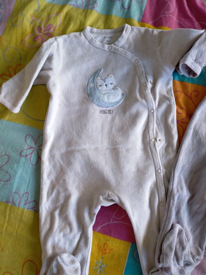 Lot 2 jolis pyjamas 9 mois - photo numéro 2