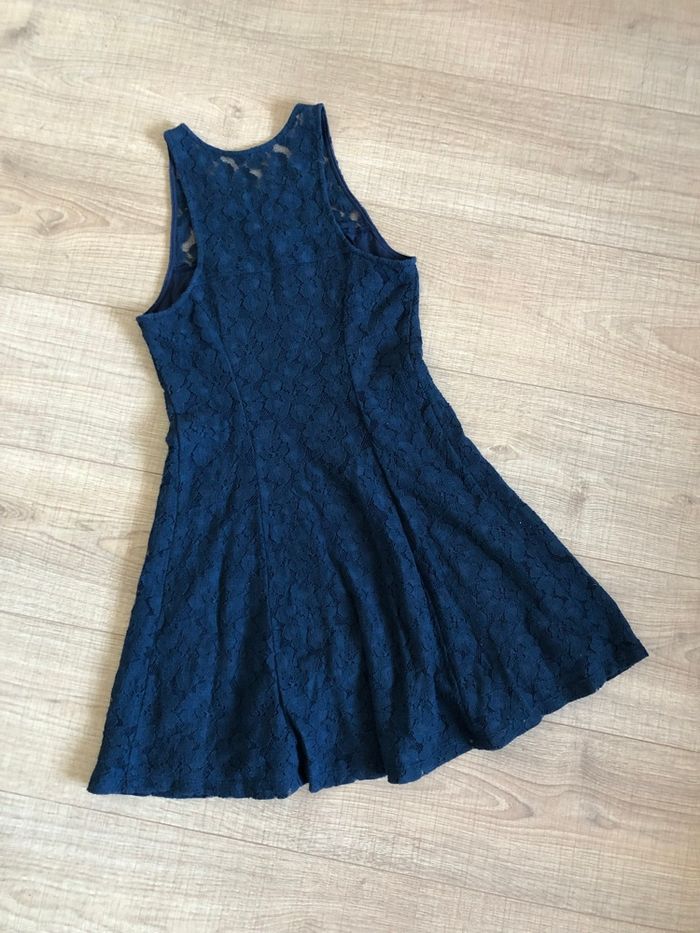Robe bleue marine en dentelle Hollister taille S état satisfaisant - photo numéro 8