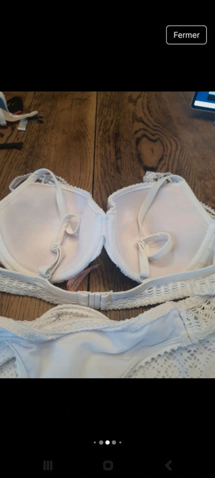 Bikini Hunkemöller haut fr/Es 95B bas L
doublé - photo numéro 15