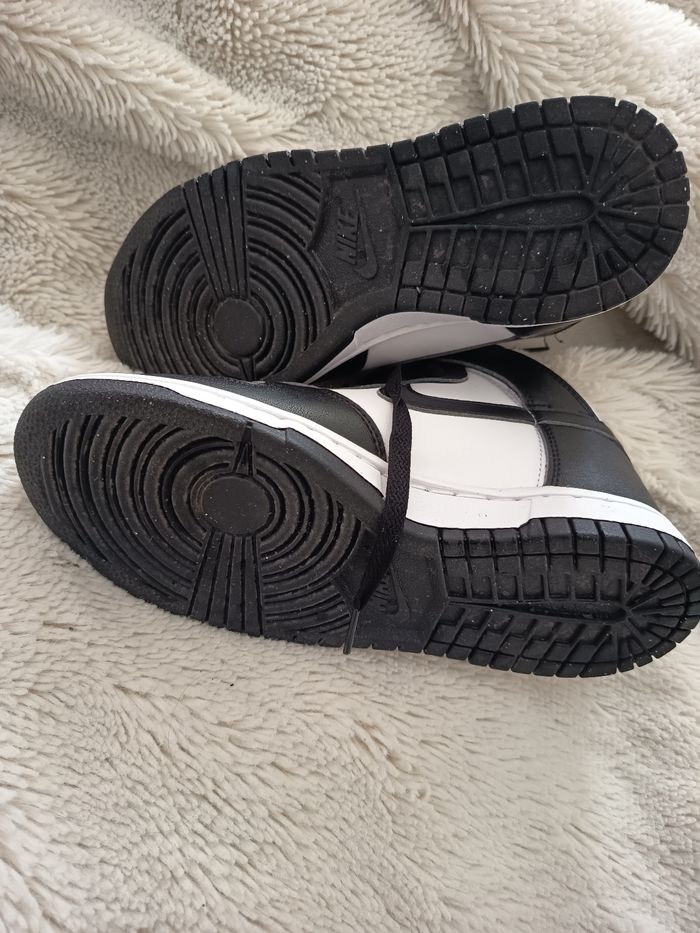 Basket Nike taille 37.5 - photo numéro 4