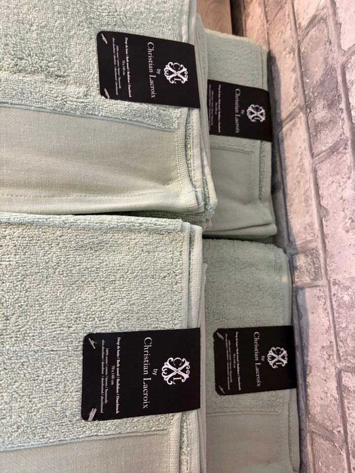 Drap de bain Christian Lacroix neuf étiqueté - photo numéro 2