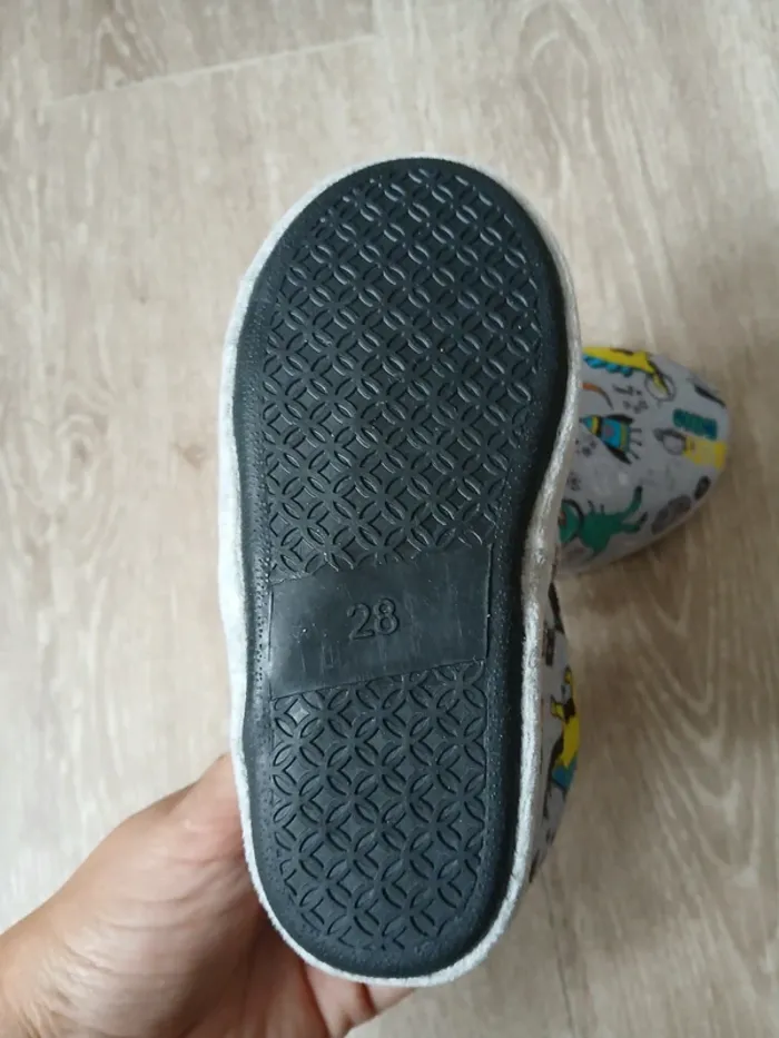 Chaussons neufs dinosaures garçon - photo numéro 5