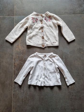 Lot 2 gilets bébé fille 6 mois