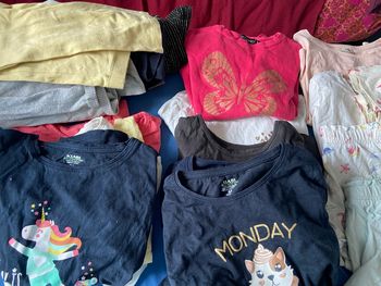 Lot de 24 vêtements 8 ans