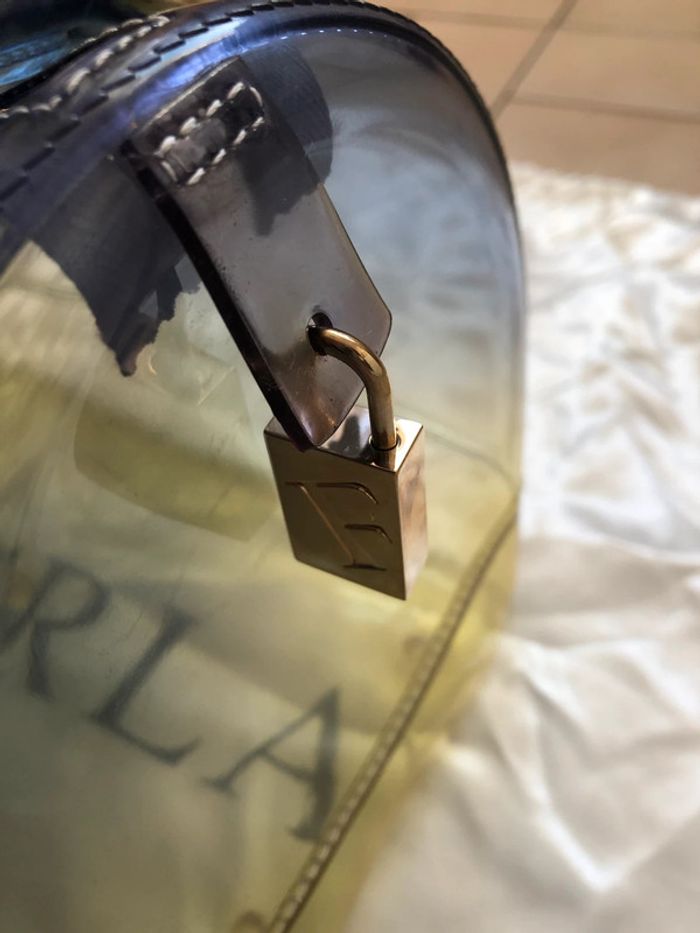 Sac Candy bag bicolore jaune et bleu Furla - photo numéro 7