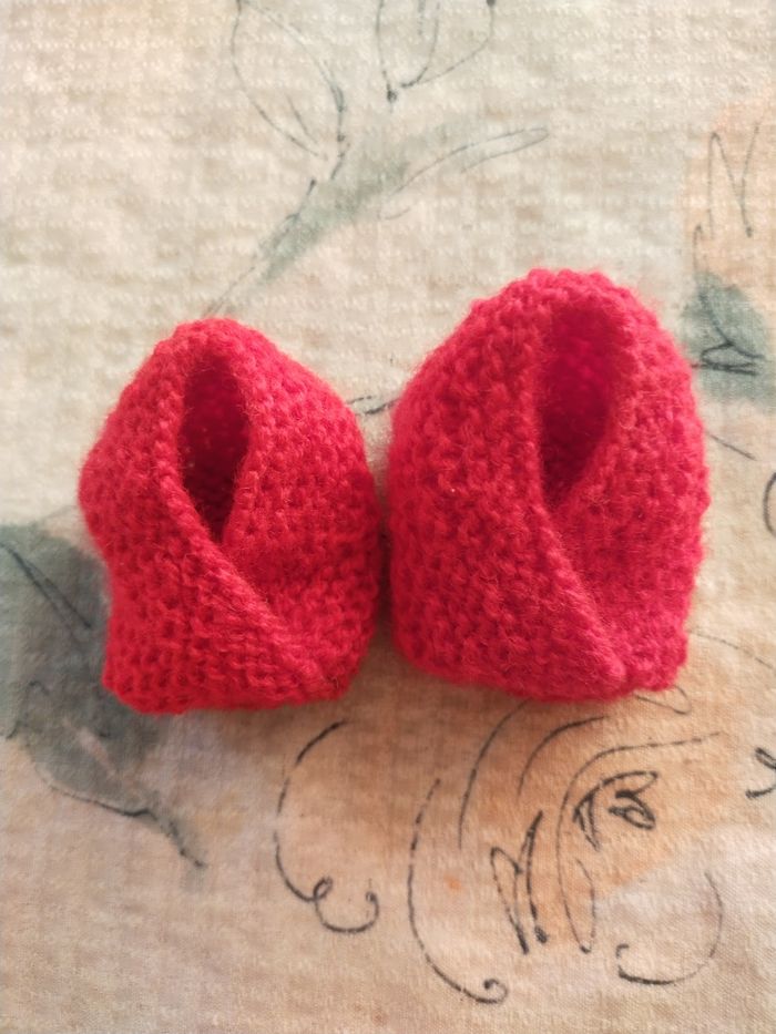 Petits chaussons rouges - photo numéro 2