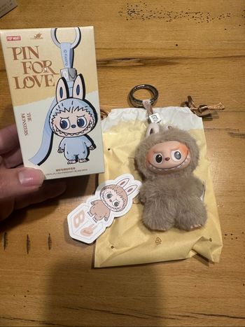 Labubu Pin for love lettre B Popmart neuve authentique