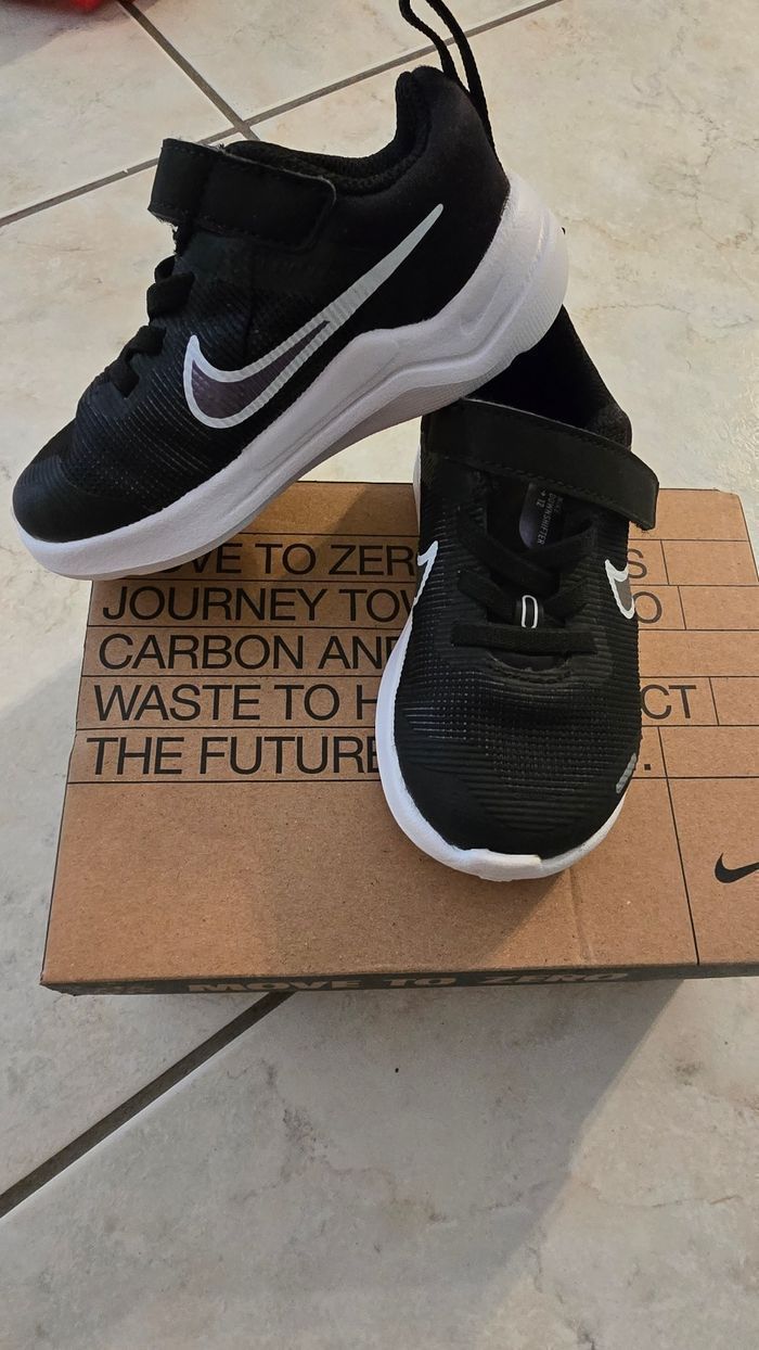 (NEUVES  non portées) 🏷🤩😍🥰superbes Baskets running  NIKE  unisex !  pointure 23.5 😍🤩🥰 - photo numéro 2