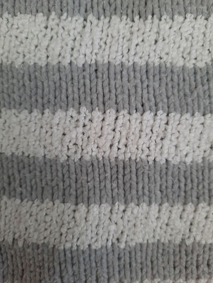 Pull fille fait main - photo numéro 3