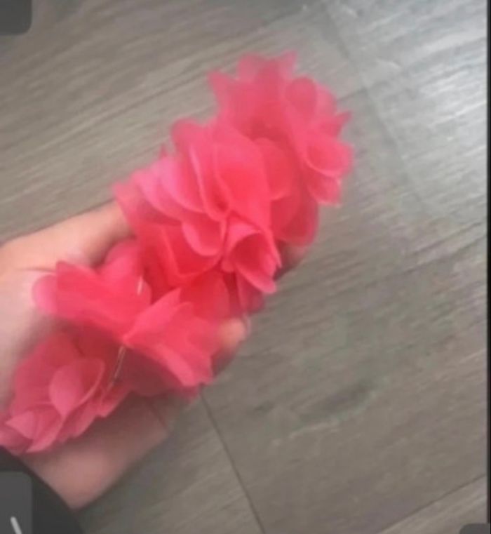 Boucles d’oreilles / Créoles NEUVES à froufrous pour femme couleur fuchsia - photo numéro 6