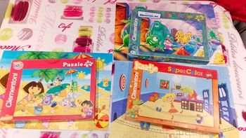 Différents puzzles, Dora,Monstre et cie et Kaatje 104 pièce chacun