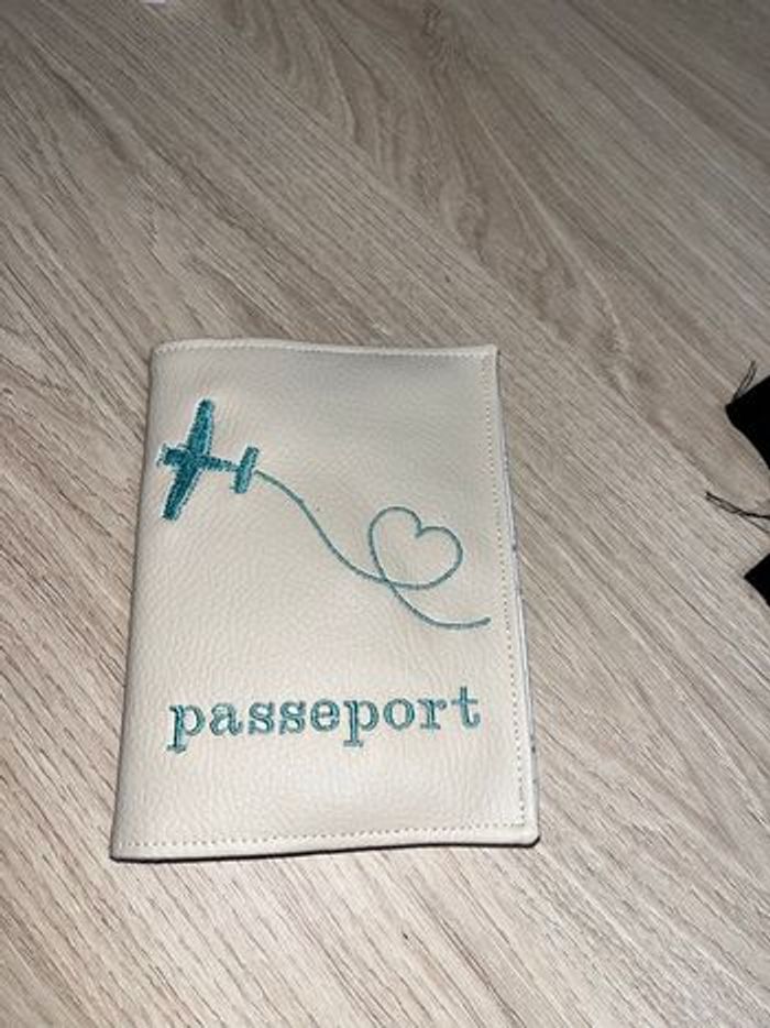 Protège passeport - photo numéro 3