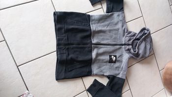 Gilet zippe nike à capuche 12/13 ans