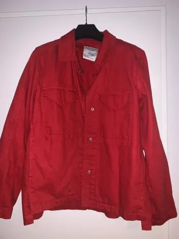 Veste en jean rouge