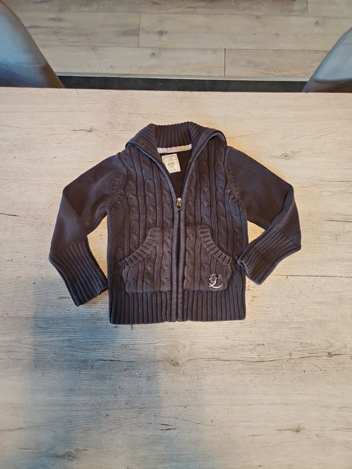 Gilet brun foncé torsadé, à tirette et col montant, H&M LOGG, taille 3/4 ans, nickel