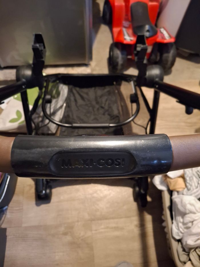 Poussette maxi cosy de 0 a 22 kilos avec sa base - photo numéro 8
