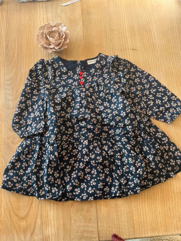 Robe bleue fleurie