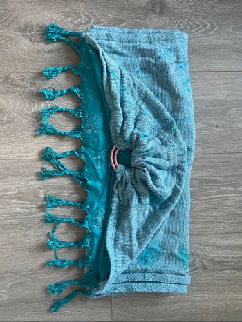 Portage sling ringsling de la marque Wild Slings modèle La constellation ▪ Turquise Prototype Longueur 2m15 hors franges