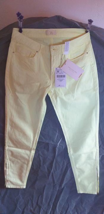 Pantalon jaune t 36 neuf